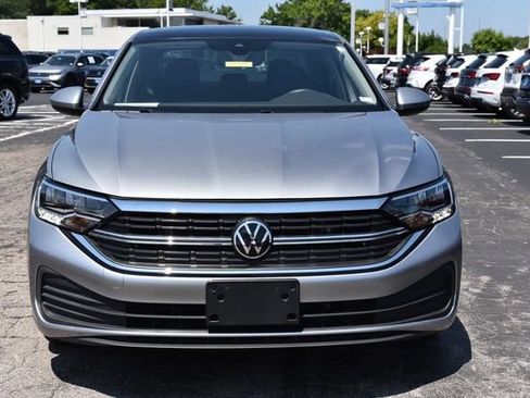 Certified 2023 Volkswagen Jetta SE FWD image 4