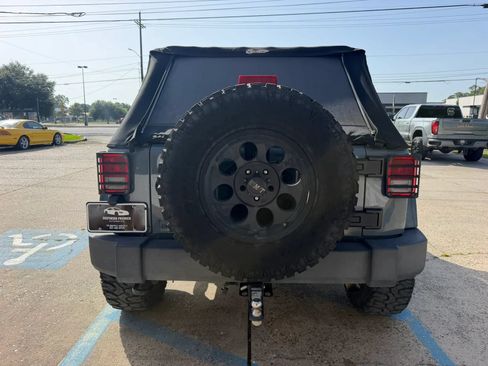 Used 2015 Jeep Wrangler Unlimited Sport w/ Quick Order Package 24S AWD/4WD image 6