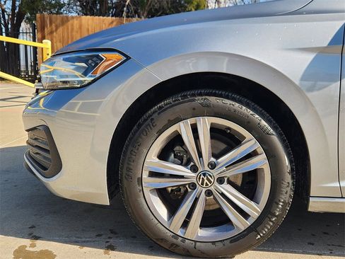 Used 2022 Volkswagen Jetta SE image 9