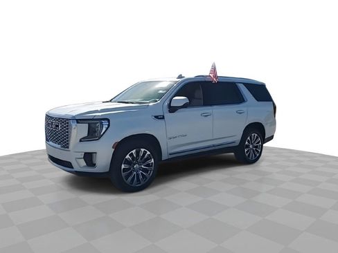 Used 2021 GMC Yukon Denali w/ Denali Premium Package image 4