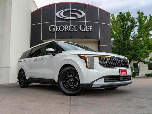 New 2026 Kia Carnival LX image 1