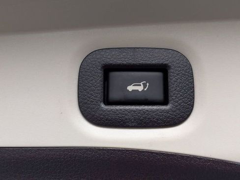 Used 2017 Nissan Rogue SL w/ SL Premium Package image 34