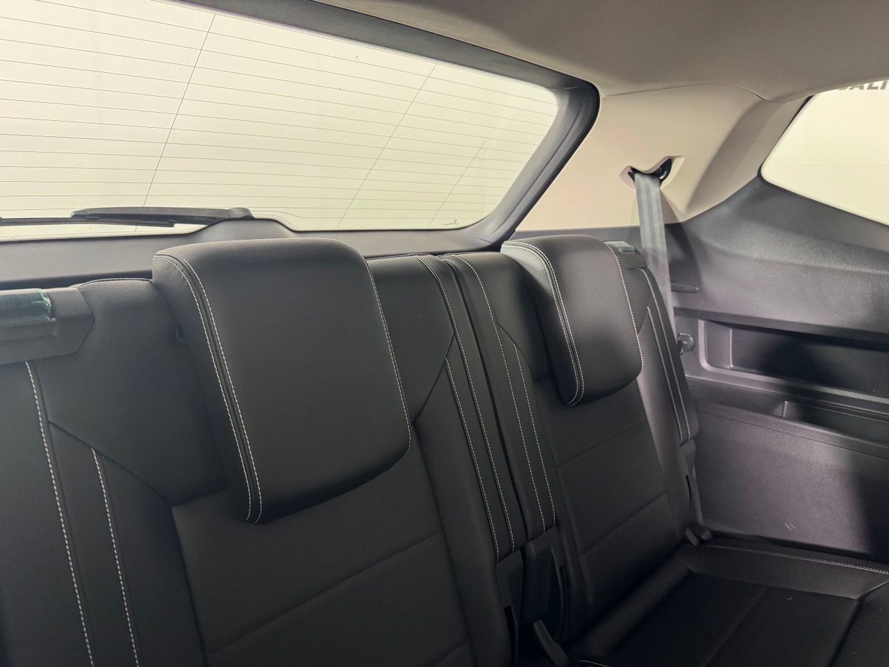 Used 2023 Volkswagen Atlas SE w/ Panoramic Sunroof Package FWD image 32