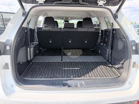 Used 2023 Toyota Highlander LE AWD/4WD image 26