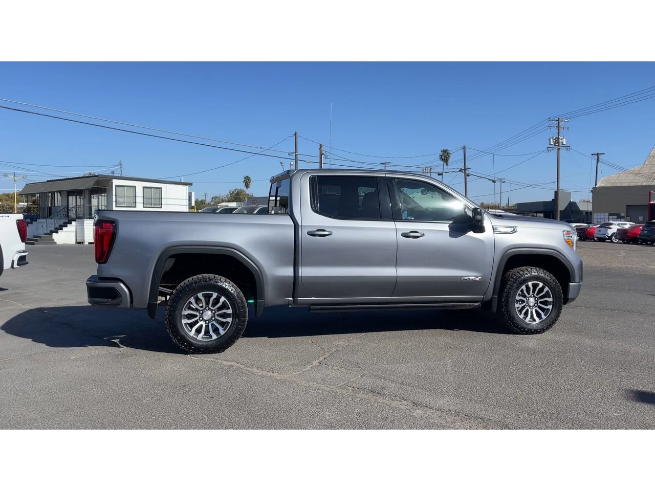 Used 2021 GMC Sierra 1500 AT4 w/ AT4 Preferred Package AWD/4WD image 3