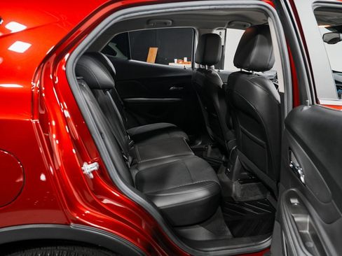 Used 2022 Buick Encore Preferred w/ Safety Package image 31