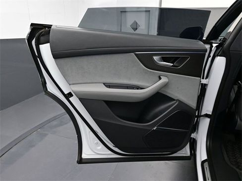 Used 2024 Audi SQ8 Prestige image 13