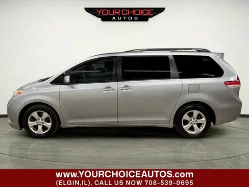 Used 2014 Toyota Sienna LE FWD image 2