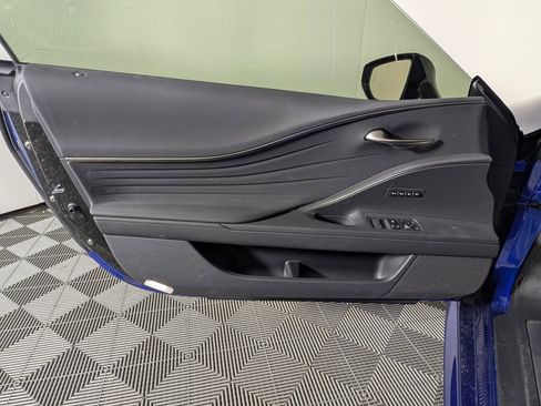 Used 2024 Lexus LC 500 Convertible image 23