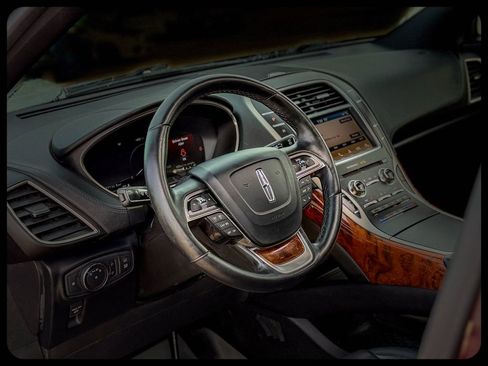 Used 2019 Lincoln Nautilus Reserve image 24