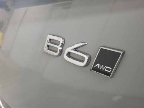 Certified 2025 Volvo XC90 B6 Plus w/ Protection Package Premier AWD/4WD image 7