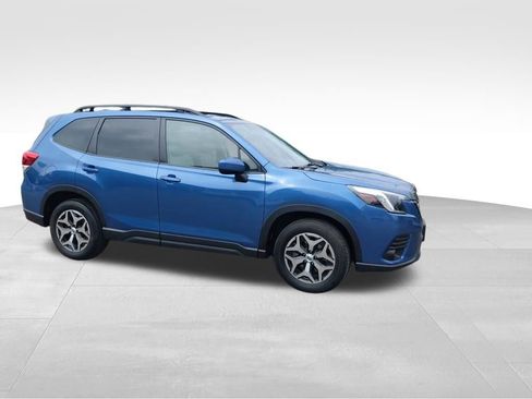Used 2023 Subaru Forester Premium AWD/4WD image 6