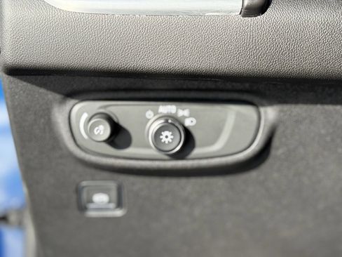 Used 2022 GMC Terrain SLE w/ Driver Convenience Package image 21