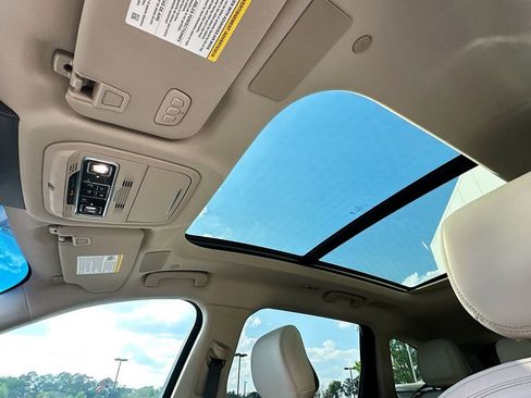 Used 2024 Lincoln Nautilus Reserve w/ Equipment Group 203A image 11