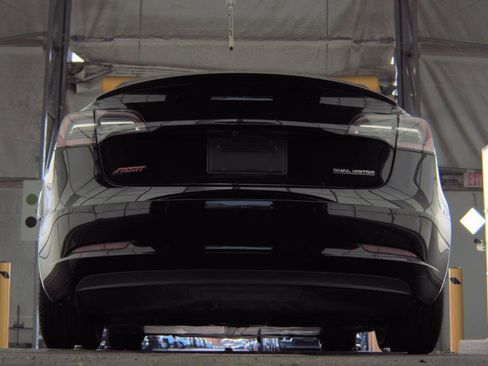 Used 2022 Tesla Model 3 Performance image 11