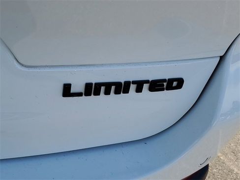 Used 2024 Jeep Grand Cherokee L Limited w/ Luxury Tech Group II image 30