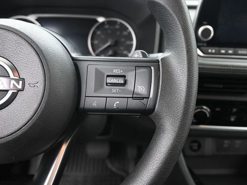 Used 2024 Nissan Rogue S image 12