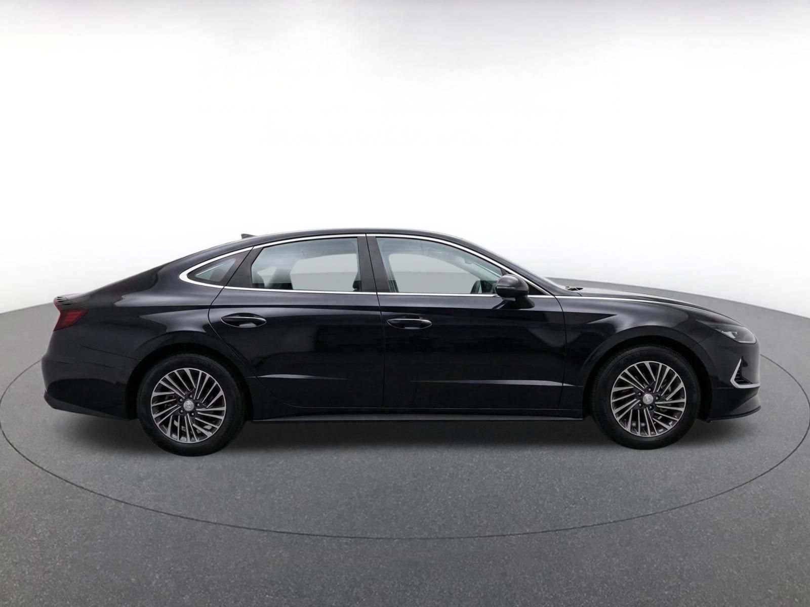 Used 2025 Hyundai Sonata SEL FWD image 9