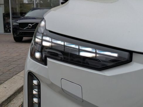 Used 2025 Volvo EX90 Ultra w/ Protection Package Premier image 10