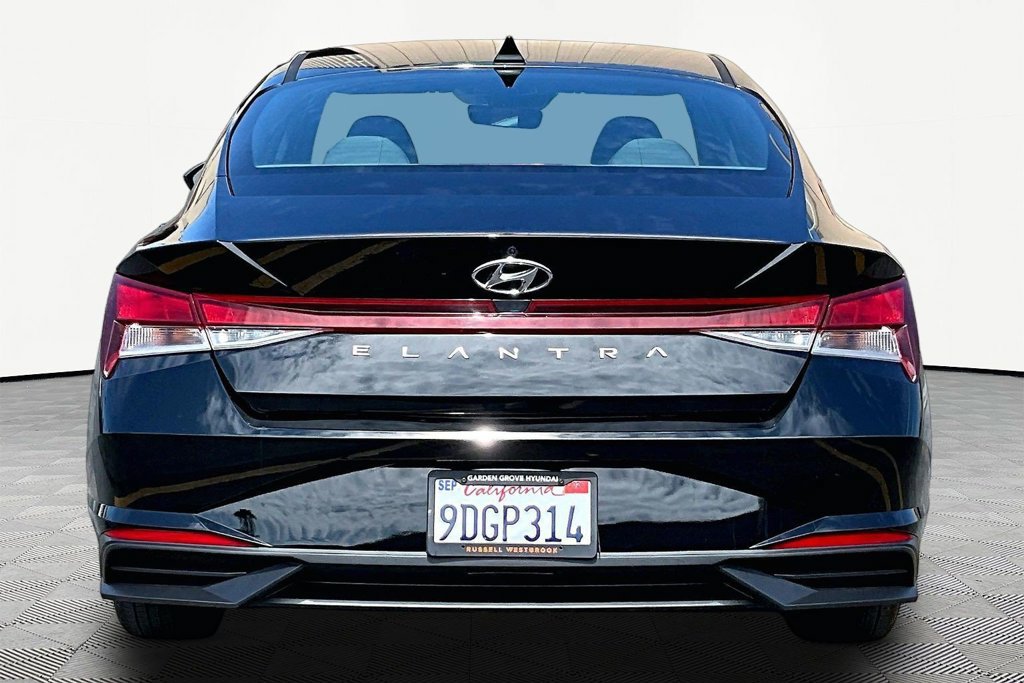 Certified 2023 Hyundai Elantra SE FWD image 4