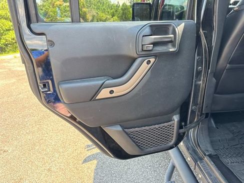 Used 2016 Jeep Wrangler Unlimited Sahara AWD/4WD image 15