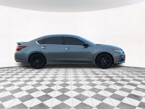 Used 2018 Nissan Altima 2.5 SR w/ SR Midnight Edition image 6
