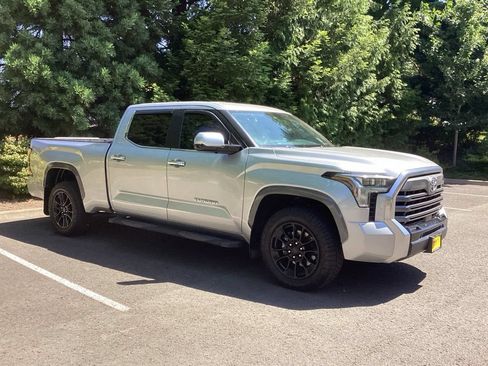 Used 2024 Toyota Tundra Limited AWD/4WD image 8