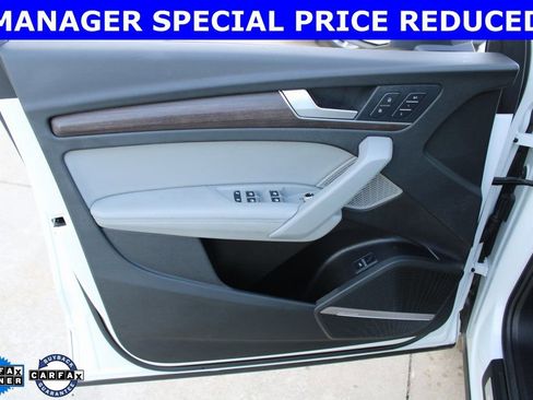 Used 2024 Audi Q5 2.0T Prestige w/ Prestige Package image 9