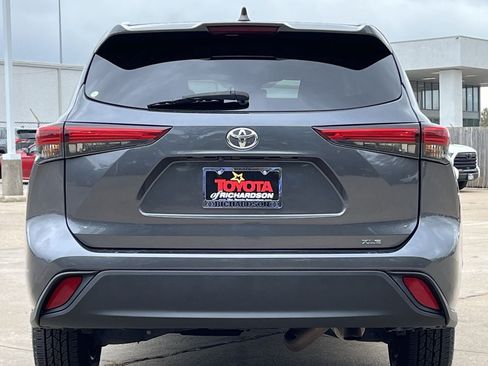 Used 2023 Toyota Highlander XLE FWD image 5