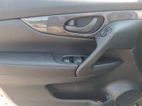 Used 2020 Nissan Rogue S AWD/4WD image 12
