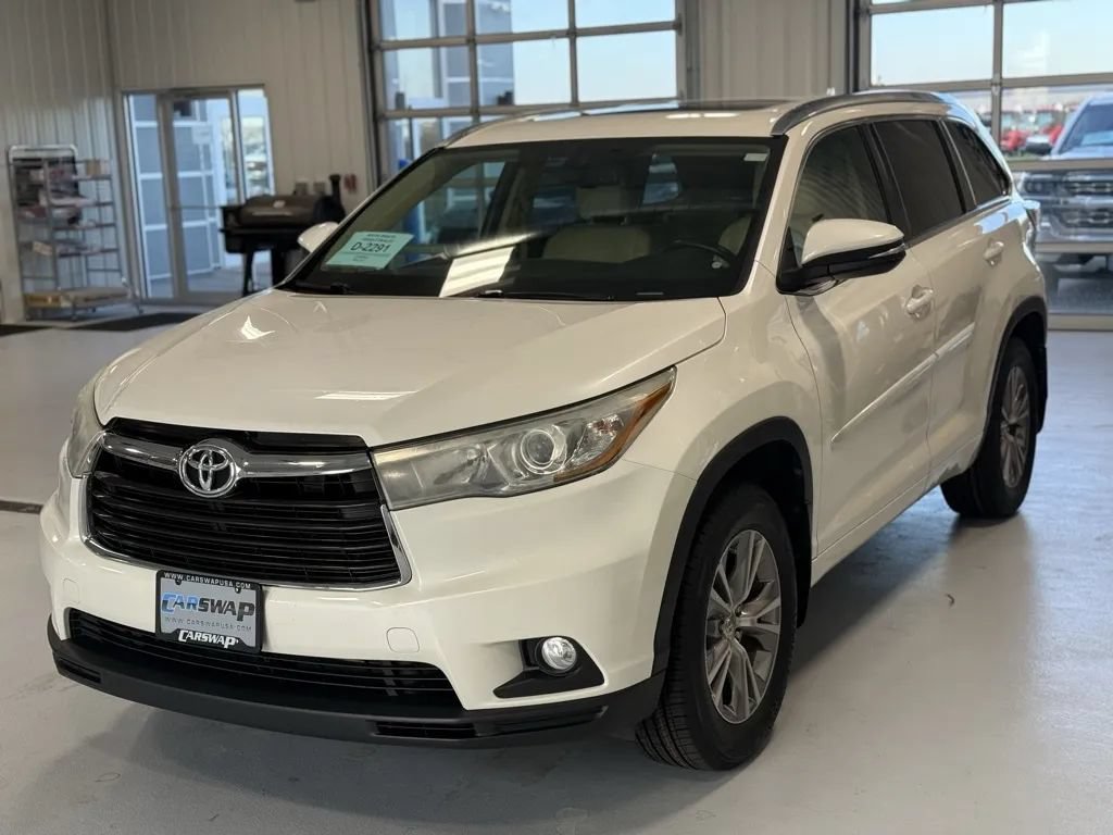 Used 2015 Toyota Highlander XLE AWD/4WD image 6