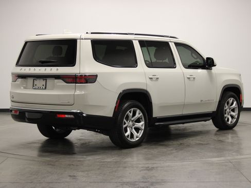 Used 2022 Jeep Wagoneer Series II RWD image 8