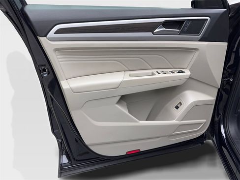 Used 2023 Volkswagen Atlas SE w/ Panoramic Sunroof Package image 30