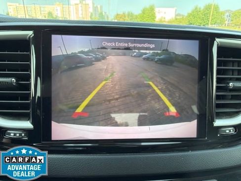 Used 2021 Chrysler Pacifica Touring-L FWD image 19
