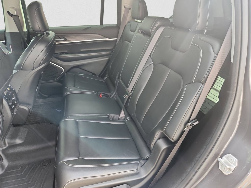 Used 2021 Jeep Grand Cherokee L Limited AWD/4WD image 13
