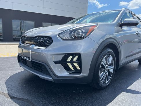 Used 2022 Kia Niro EX Premium FWD image 4
