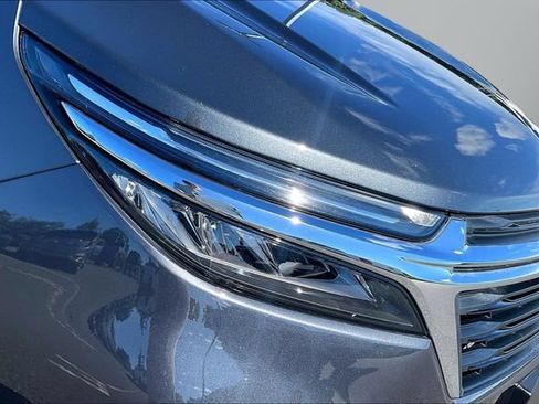 Used 2023 Chevrolet Equinox LT AWD/4WD image 28