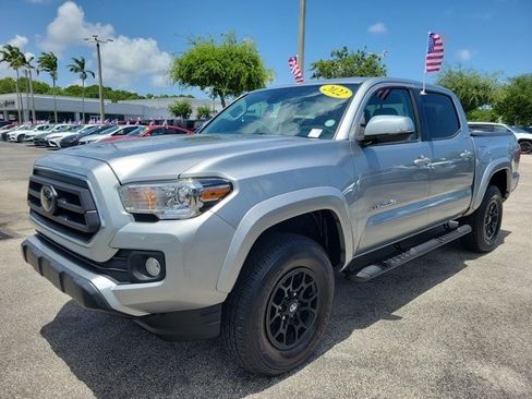 Used 2022 Toyota Tacoma SR5 w/ Technology Package RWD image 3