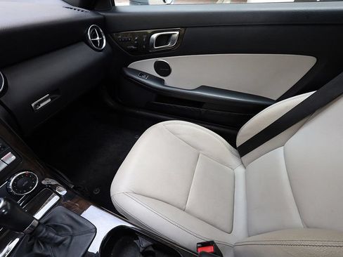 Used 2013 Mercedes-Benz SLK 250 image 38