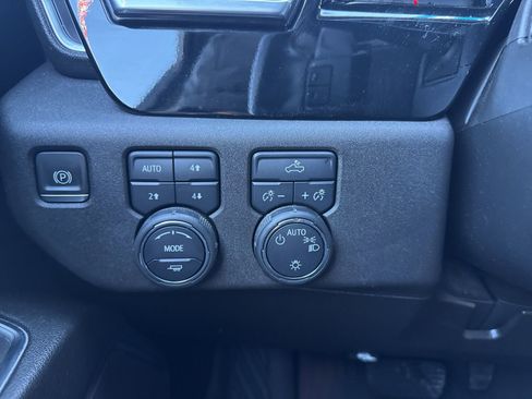 Used 2023 Chevrolet Silverado 1500 LT image 35