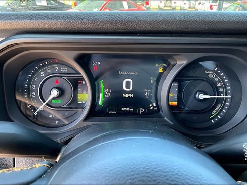 Used 2024 Jeep Wrangler Unlimited AWD/4WD image 27