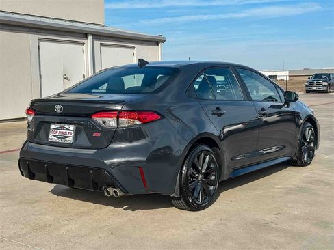 Used 2024 Toyota Corolla SE image 3