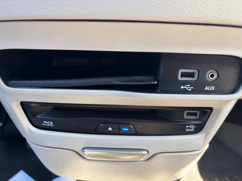Used 2018 Chrysler Pacifica Touring-L Plus FWD image 34