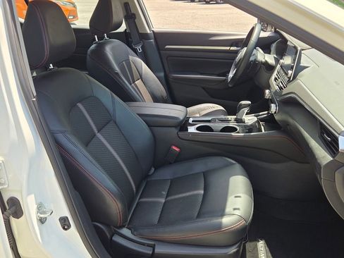 Used 2025 Nissan Altima 2.5 SR FWD image 15