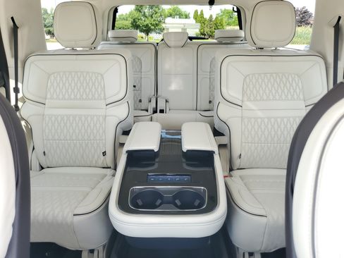 Used 2024 Lincoln Navigator Black Label AWD/4WD image 19