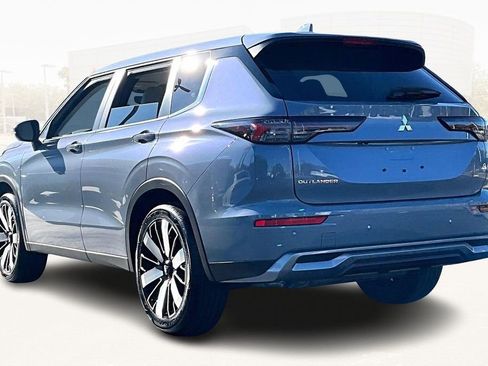 New 2026 Mitsubishi Outlander SE image 3