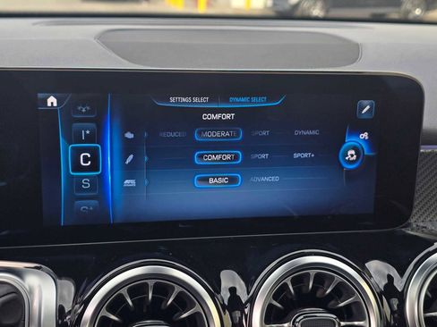 Used 2025 Mercedes-Benz GLB 35 AMG AMG GLB 35 image 33