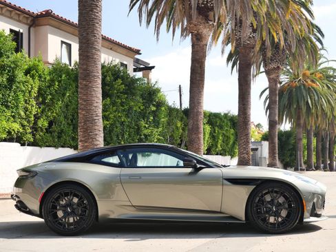 Used 2025 Aston Martin DB12 Coupe RWD image 16