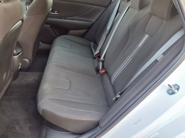 Used 2026 Hyundai Elantra Hybrid FWD image 11