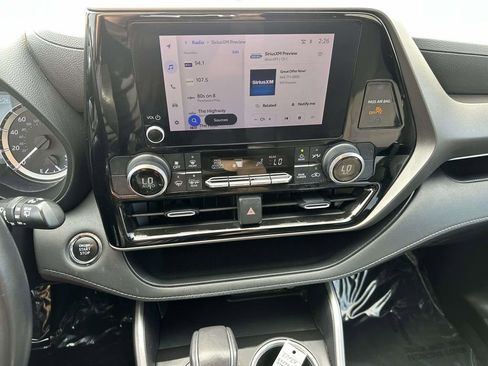 Used 2023 Toyota Highlander LE image 16